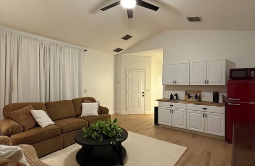 Sorrento House | Beautiful cottage overlooking the golf course. Community pool, gym, basketball.