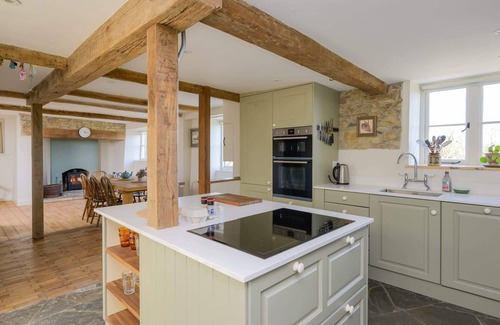 Wedmore House | Beautiful Cottage with Expansive Countryside Views
