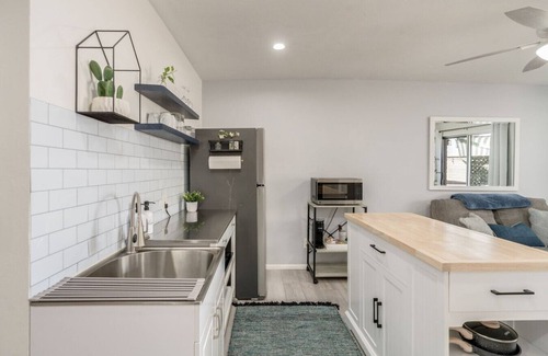 Tucson Apartment | Beautiful Country Club Retreat!