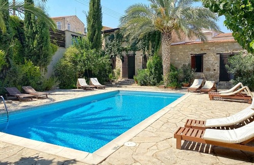 Choirokoitia Apartment | Beautiful Country House Apartment with A/C, WiFi & Pool in the Historical Village of Choirokoitia