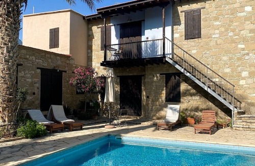 Choirokoitia Villa | Beautiful Country House with A/C, WiFi and Shared Pool in the Historical Village of Choirokoitia