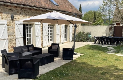 Perceneige House | Beautiful country house with heated swimming pool 120 kms from Paris, sleeps 19