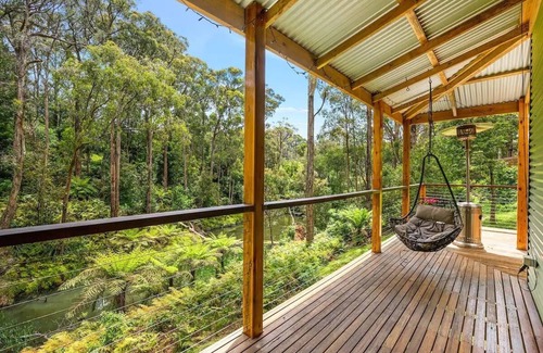 Emerald House | Beautiful country property in native bush less than an hour from Melbourne.