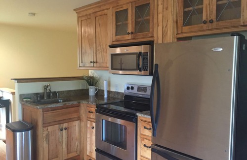 Fletcher Apartment | Beautiful Country Setting! Convenient Location " The Carriage House"