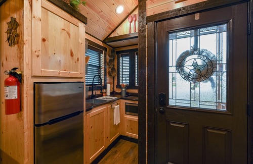 Caldwell House | Beautiful Country-Themed Tiny House 145
