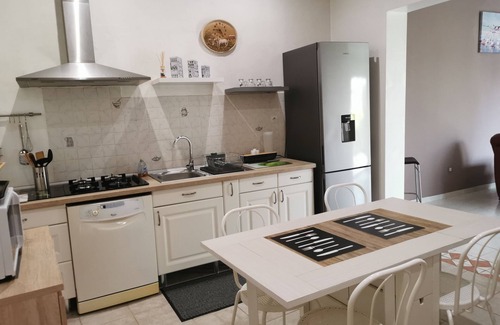 Costieres Cottage | beautiful countryside cottage with pool on the outskirts of Nimes