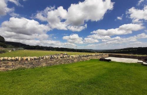 Barkisland House | Beautiful countryside cottage, sleeps 6, dogs welcome