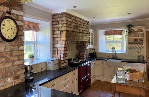 Black Bull House | Beautiful Countryside Home just outside Dublin City with Hot Tub