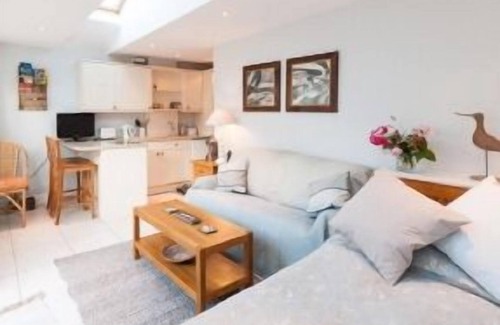 Bosham Cottage | Beautiful Courtyard Studio In The Heart Of Picturesque Bosham