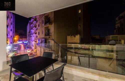 Il-Balluta Apartment | Beautiful, cozy APTs just off the Promenade & WIFI by 360 Estates