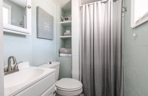 Historic Uptown Apartment | Beautiful Cozy Cottage Apartment Close to Downtown!