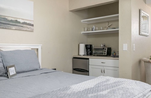 Historic Uptown Apartment | Beautiful Cozy Cottage Apartment Close to Downtown!