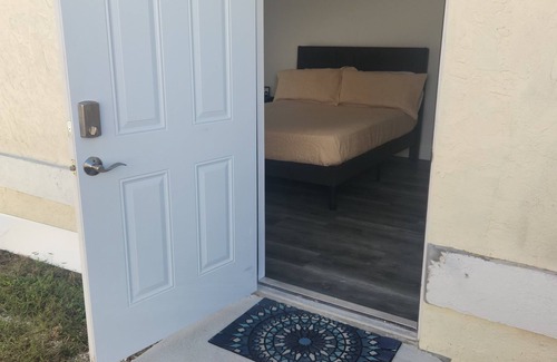 Greenview Shores Apartment | Beautiful & Cozy Guest Suite