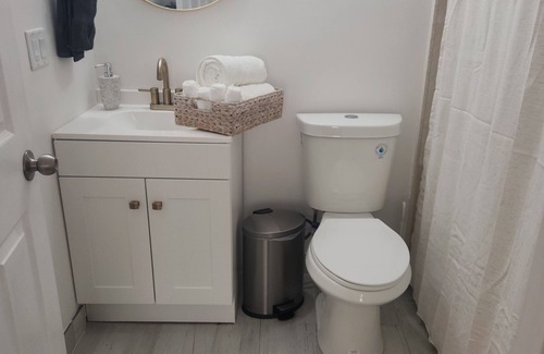 Greenview Shores Apartment | Beautiful & Cozy Guest Suite