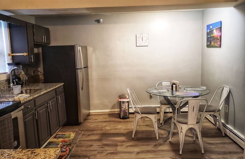 Lynn House | Beautiful Cozy Hill top 1BR near Boston & Salem