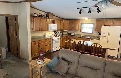Hill City Cabin | Beautiful & Cozy Waterfront Hill Lake cabin