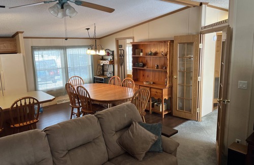 Hill City Cabin | Beautiful & Cozy Waterfront Hill Lake cabin