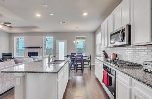 Venus House | Beautiful @ Dallas/Forth Worth HomenHome in Venus Texas