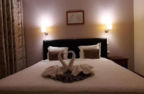 Vila do Maio House | Beautiful Deluxe Double Room in the City Center - Wifi and Ac