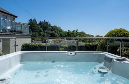 Low Newton House | Beautiful Detached Property Hot Tub Sauna Pass The Keys