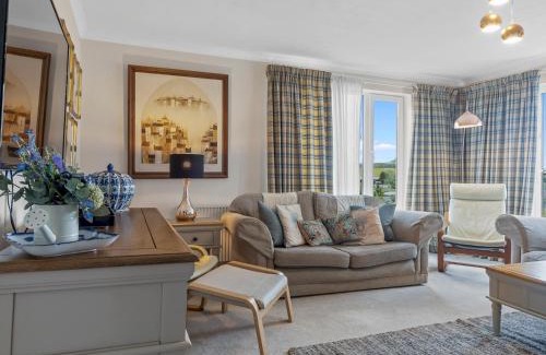 Low Newton House | Beautiful Detached Property Hot Tub Sauna Pass The Keys
