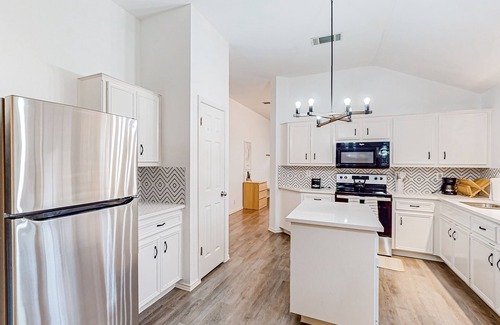 Buda House | Beautiful dog-friendly home with fireplace, large yard, hammock, W/D, and AC