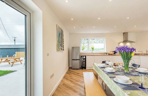 Aberaeron Cottage | Beautiful Dorma bungalow with sea views and your very own private hot tub.