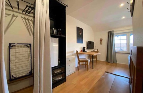 Kittersburg Apartment | Beautiful double room studio with private bathroom *near the Rhine*