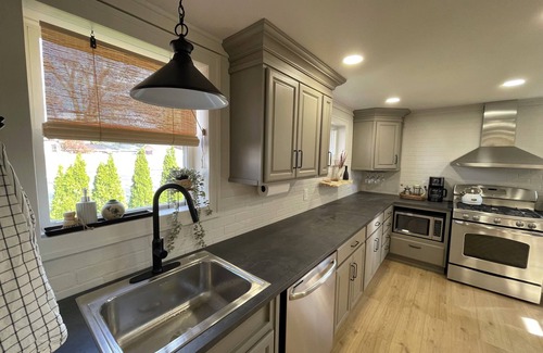 Alma Apartment | Beautiful Downtown 3bd apartment close to all the good stuff!