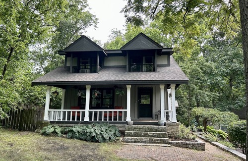 Dublin House | Beautiful Downtown Riverview Private 3-Bed Vacation Home