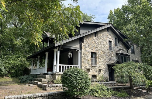 Dublin House | Beautiful Downtown Riverview Private 3-Bed Vacation Home