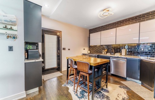 West Bucktown House | Beautiful duplex in the heart of bucktown.