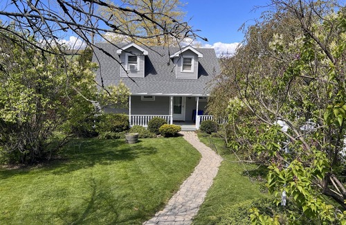 Dundee Cottage | Beautiful East Waneta Lake Cottage!