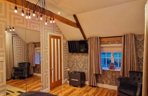 Wincanton Bed & Breakfast | Beautiful en-suite double rm in a small country home c/w spa, supper & breakfast