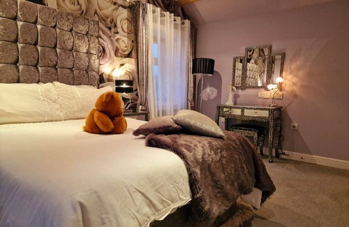 Wincanton Bed & Breakfast | Beautiful en-suite double rm in a small country home c/w spa, supper & breakfast