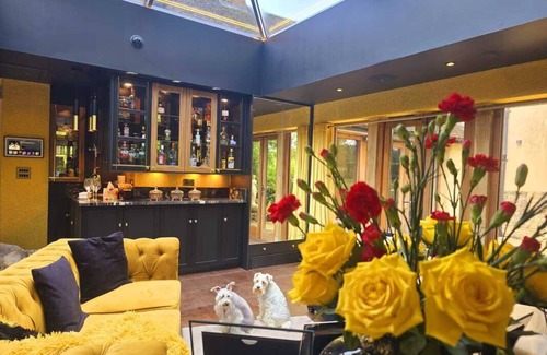 Wincanton Bed & Breakfast | Beautiful en-suite double rm in a small country home c/w spa, supper & breakfast
