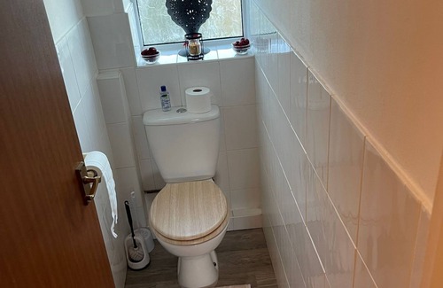 Kidderminster House | Beautiful entire Family home, sleeps 6/7 guests, child friendly location