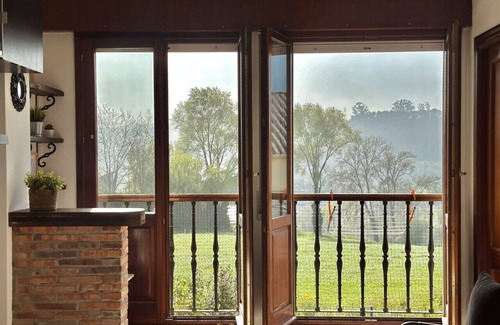 San Mames de Meruelo Apartment | Beautiful and cozy apartment close to city center with a living room and bed room