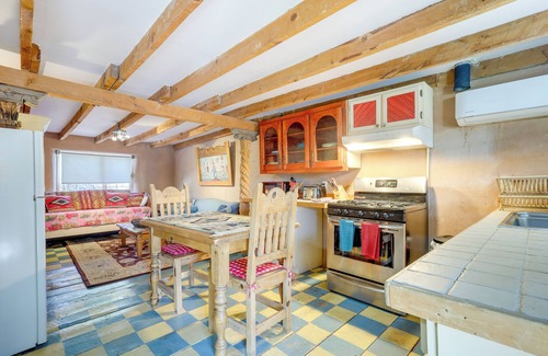 Santa Cruz Apartment | Beautiful Española Retreat w/Patio!