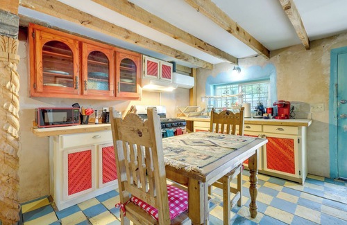 Santa Cruz Apartment | Beautiful Española Retreat w/Patio!