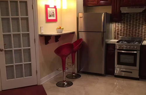 Queens Apartment | Beautiful Executive 1 bedroom Suite