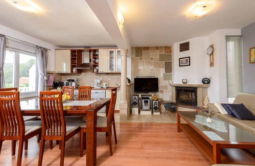 Gustirna House | Beautiful family frendly holiday home with private swiming pool