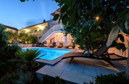 Gustirna House | Beautiful family frendly holiday home with private swiming pool