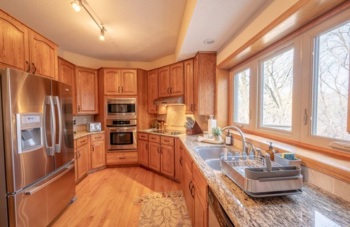Eagan House | Beautiful Family Home! Close to Outlet Malls