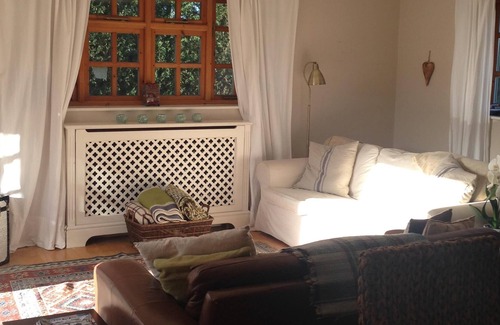 Fifield House | Beautiful Family Home in semi-rural location, 10 mins To Legoland, Sleeps 7