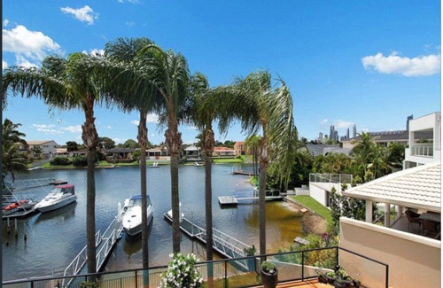 Bundall House | Beautiful Family Home with Heated Pool on the Water