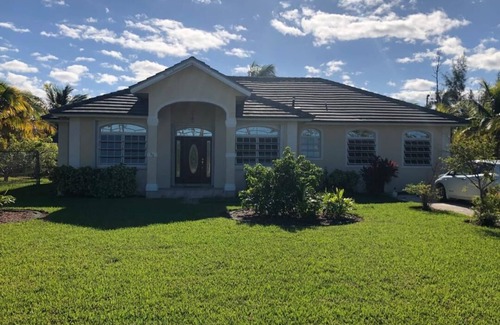 Freeport House | Beautiful family vacation home in the Bahamas.