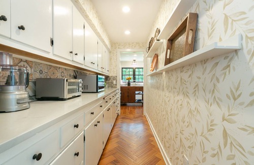 McHenry House | Beautiful Fox River Waterfront House Getaway