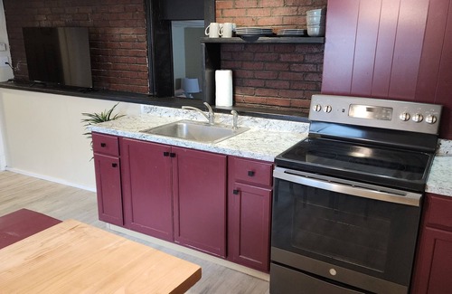 Waterville Apartment | Beautiful Fully Furnished Newly Renovated Garden Level Apartment