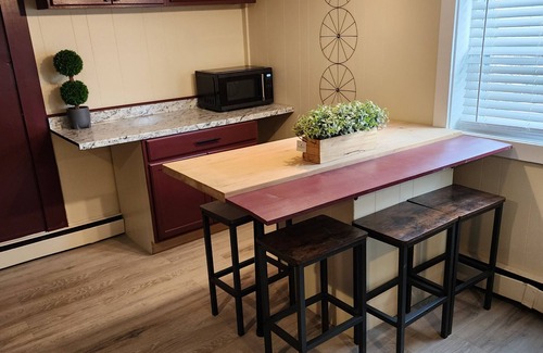 Waterville Apartment | Beautiful Fully Furnished Newly Renovated Garden Level Apartment